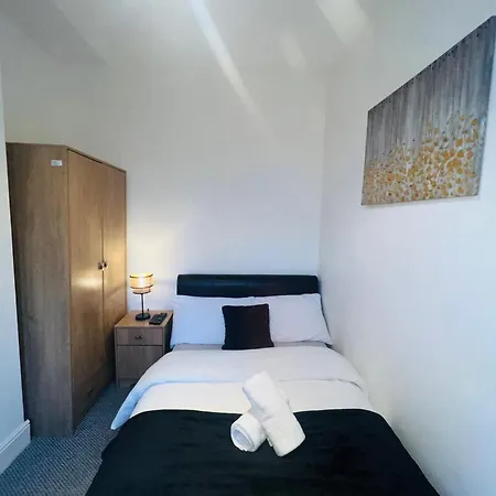 Large 'n' Bright Проживание в семье Мидлсбро