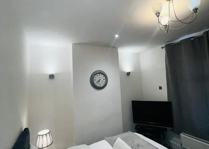 בית אירוח Large 'n' Bright *